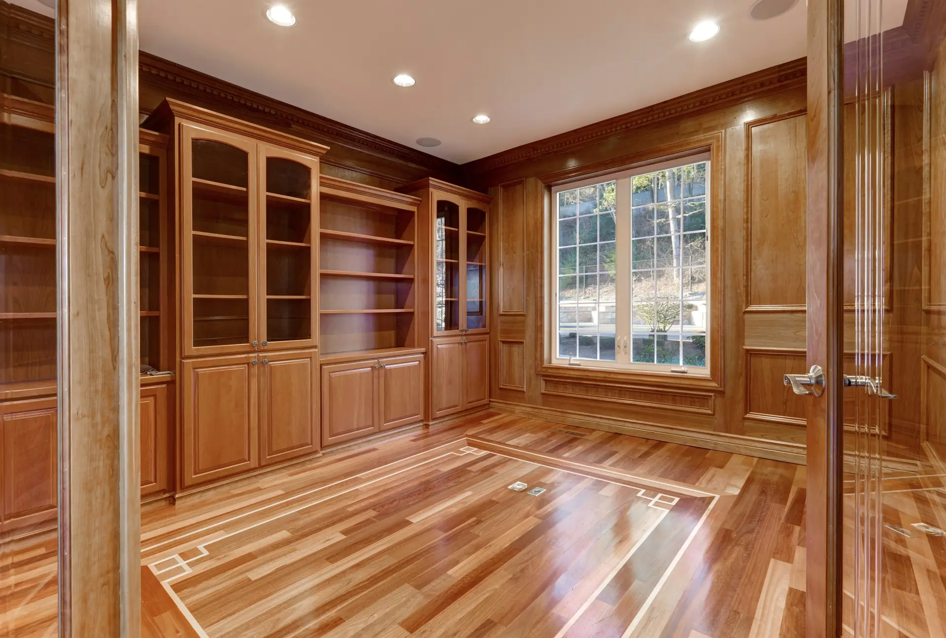Wooden,Interior,Of,Empty,Room,In,Luxury,Mediterranean,Home,Fitted